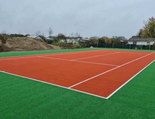 Rund 700 qm Kunstrasen GreenFields Elite Court für ein Tennisfeld in Dummerstorf in KW 45 / 24